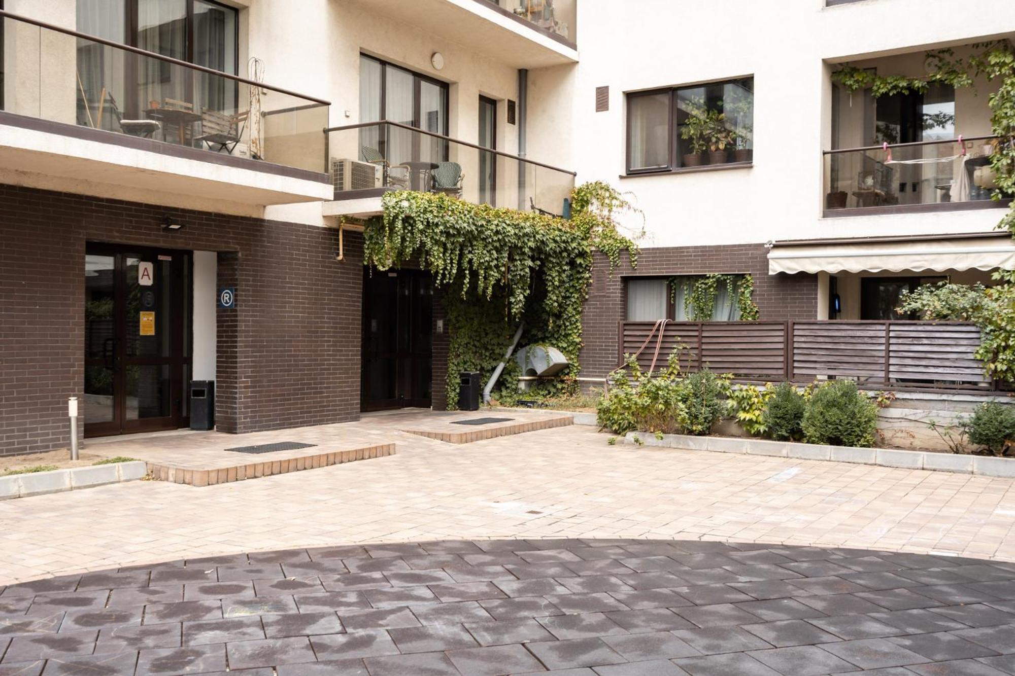 Lazynest - Modern Apartment With Parking & Balcony 布加勒斯特 外观 照片